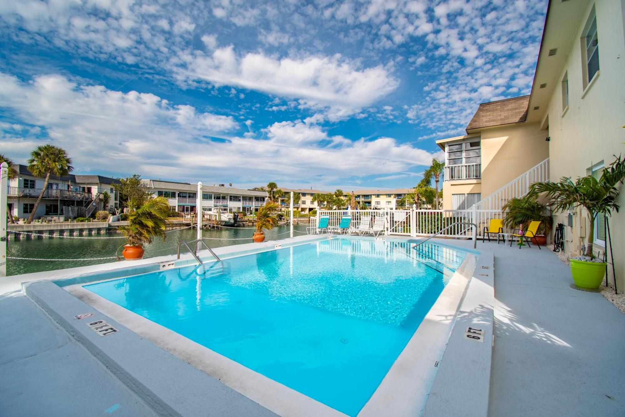 Funshine Pointe Capri Apartment Сейнт Пийт Бийч Екстериор снимка